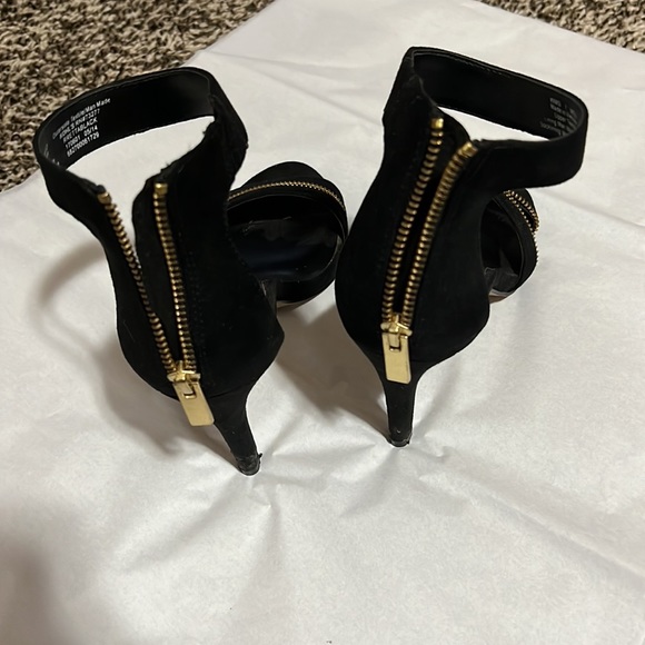 Rock & Republic US 7 black and gold heels with zipper details. Gently used. - Picture 15 of 15